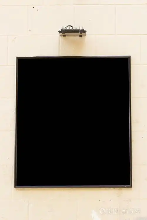 垂直空白广告牌