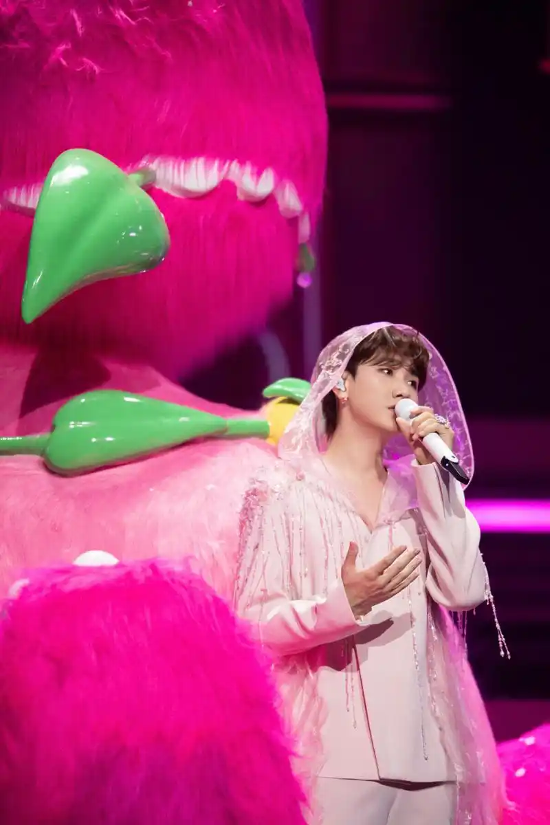 六公主拍摄的汪苏泷照片展现他不同寻常的一面" 最近,六公主拍摄的