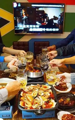 ktv超强玩法,吃饭喝酒唱k一条龙!打五折就算了,福利还double!