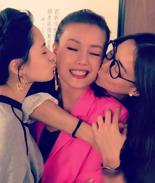 霍汶希晒阿娇受伤照报平安伤口达6厘米缝了数十针术后很憔悴