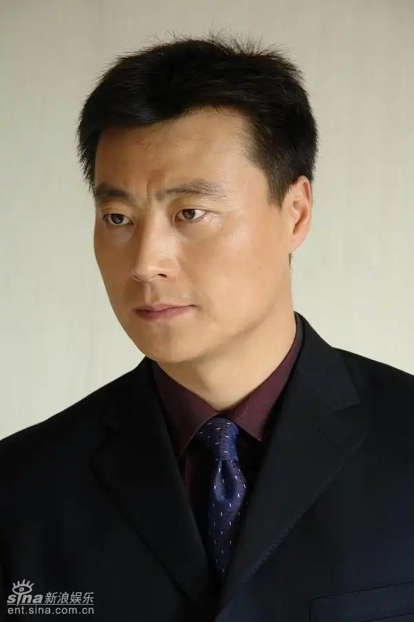 资料图片:《灯火阑珊》人物--乔哲(任程伟饰)(2)