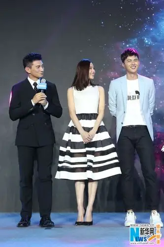 组图:吴奇隆刘诗诗婚后首合体 股票1.5亿变2.9亿