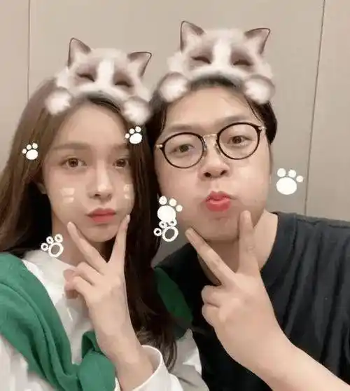 果然还是真夫妻好嗑,杜海涛沈梦辰在张杰演唱会甜蜜亲吻!