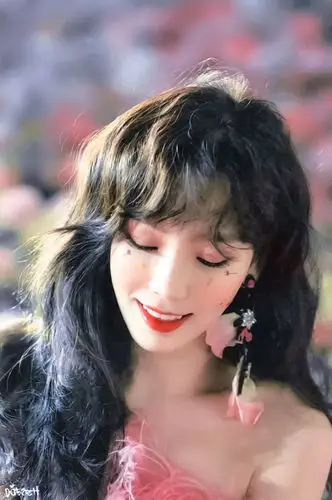 泰妍《make me love you》精修壁纸,图源微博,侵删(抱图时间过久忘了