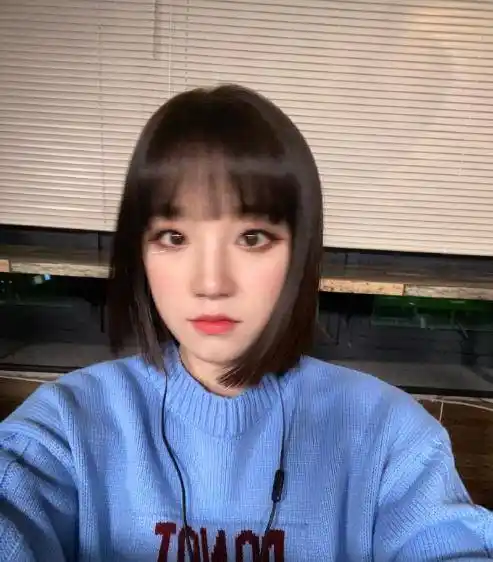 宋雨琦放弃羊毛卷,尝试新发型,剪波波头短发像换了一个人!