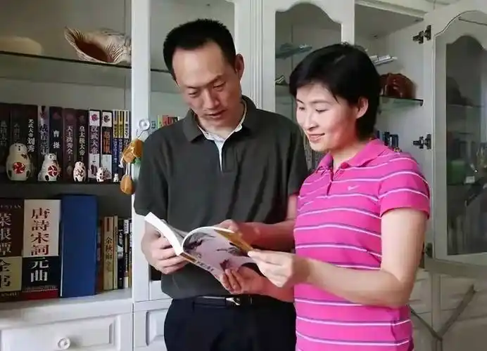 刘洋的丈夫叫做张华,两个人相识是在空军部队的时候,当时刘洋所在的