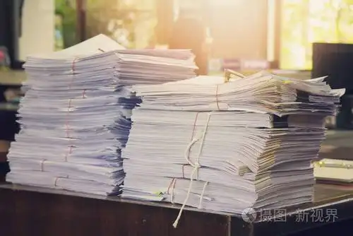 经营理念, 未完成的文件在办公室桌上,堆堆的商务用纸