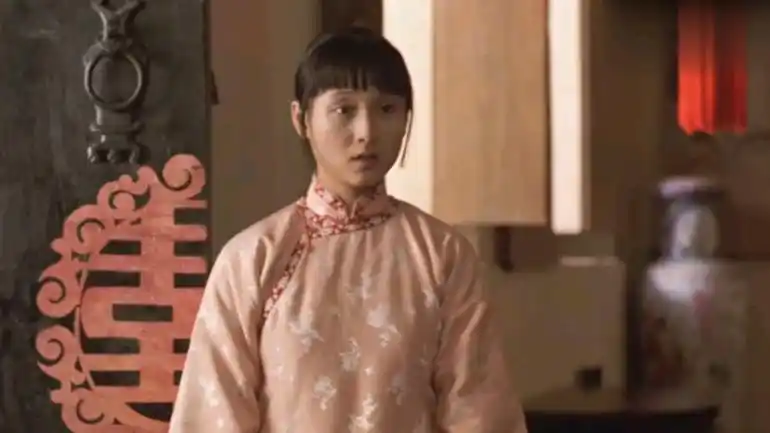 《大红灯笼高高挂》原著:被颂莲逼着吃下草纸的雁儿,她的死不冤