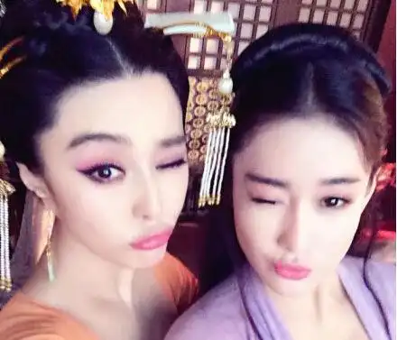 张馨予范冰冰美艳合照曝光 2人眨眼卖萌