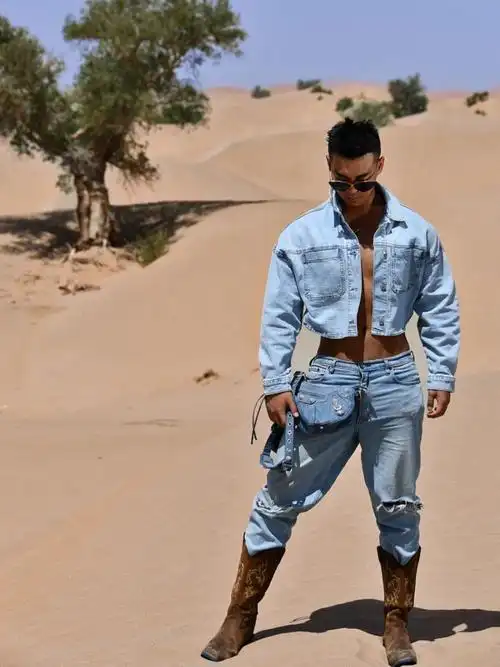 塔克拉玛干沙漠里的特务j