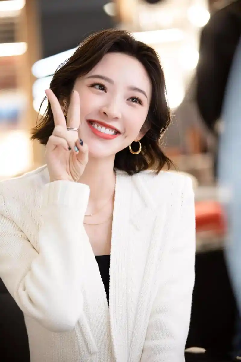 有梨涡的4位女明星,每一位都非常漂亮,你最喜欢哪一个?