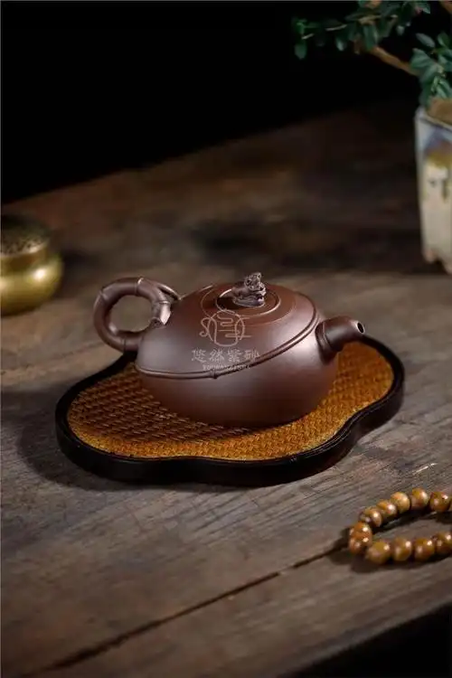 牟锦芬紫砂壶作品|原矿紫泥金鼠抱竹壶360cc手工真品价位