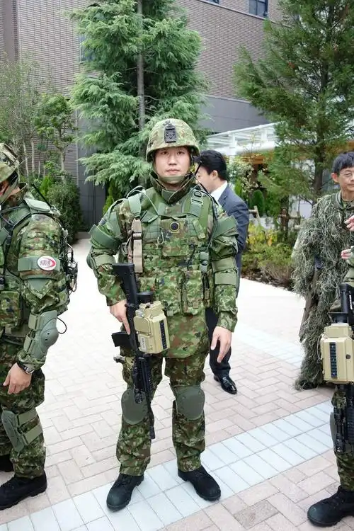 日本陆军战士信息化作战装备