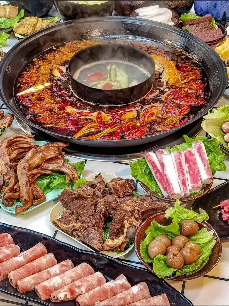 臭翻兜火锅.店名:臭翻兜·忠义堂卤味火锅 (520park店 - 抖音