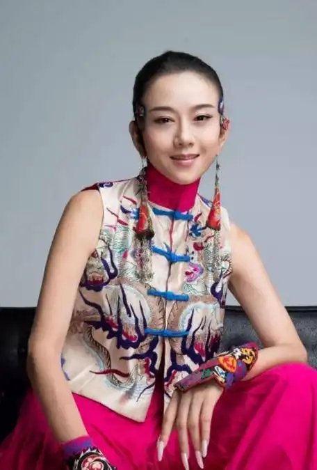 没子孙没老伴舞团也解散了64岁的杨丽萍人生是成功的吗