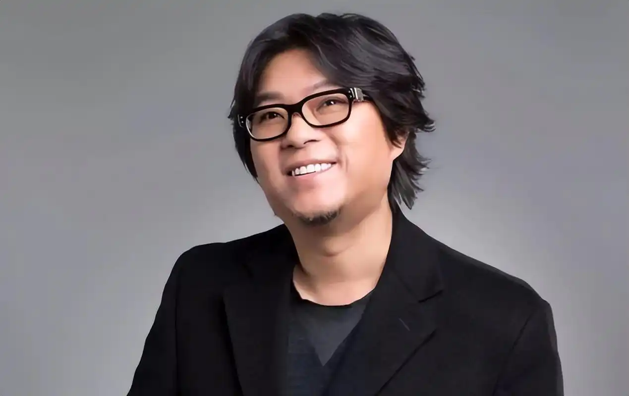 53岁高晓松暴瘦认不出!剪短发瓜子脸似肖战,改头换面疑想复出?