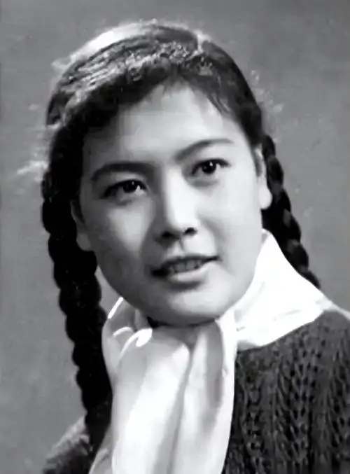 她是70年代最红女星,父母早逝,婚姻不幸,53岁因病去世