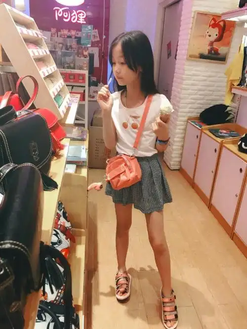 纪姿含纪姿含无水印姑娘的大长腿让人好生羡慕