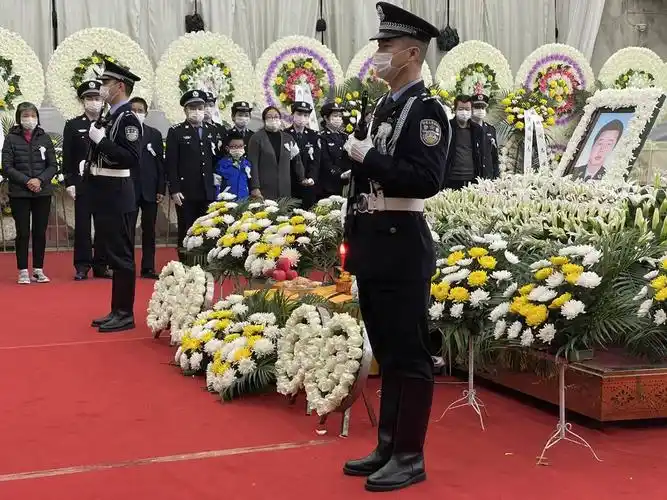 痛别英雄!周钱同志遗体告别仪式今日举行