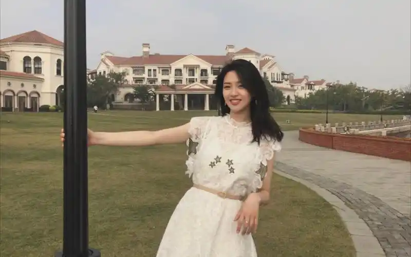 【向涵之】小向以前的照片影集外加近期小视频_哔哩哔哩 (゜-゜)つロ