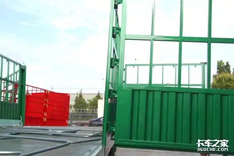 前轮能下沉,立柱可活动,带伸缩后边梁,堪称子母车神器