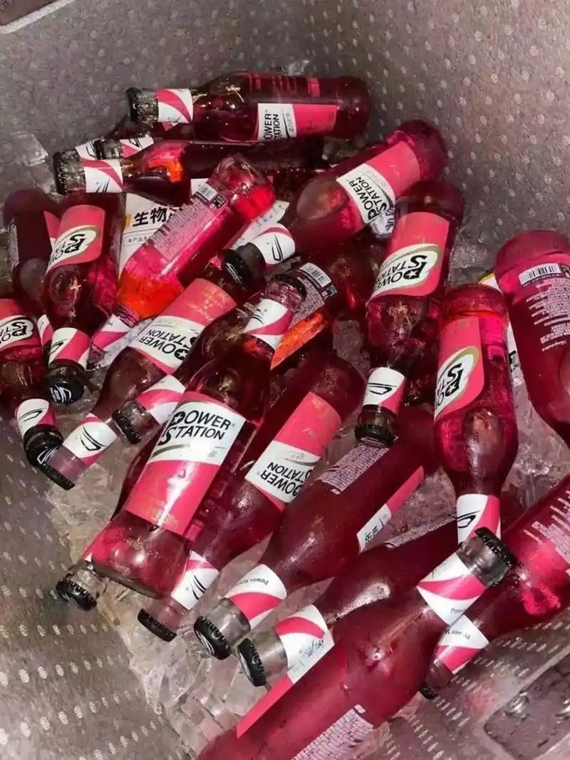 动力火车鸡尾酒 动力火车鸡尾酒很适合女生,既有果汁的清甜又有酒的