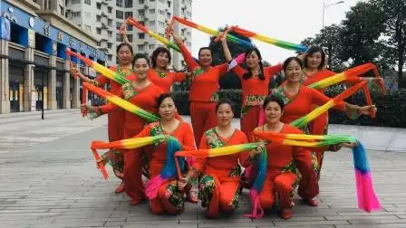 新年彩绸舞《张灯结彩》10人变队形,祝大家新年快乐