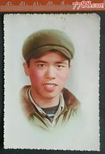 六十年代帅哥一手工上彩