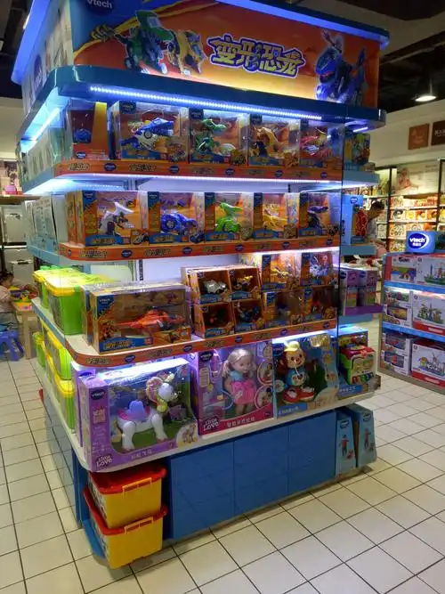 胖东来生活广场玩具文体区陈列