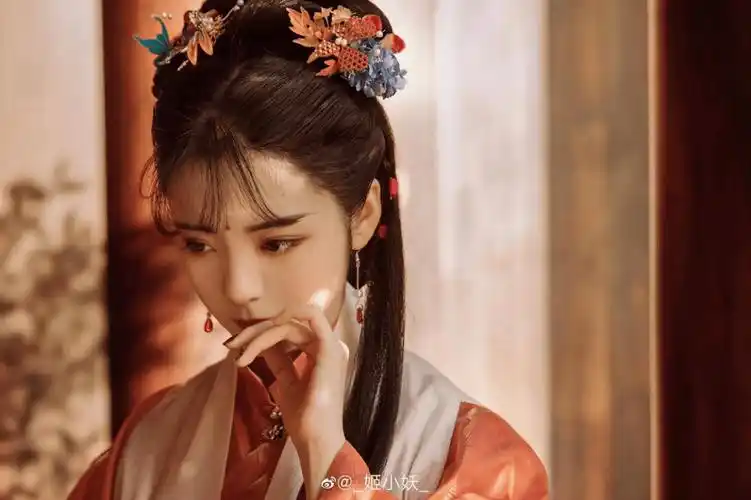 00后女孩穿汉服还原四大名著美人,人民网点名称赞!网友:真是一眼万年