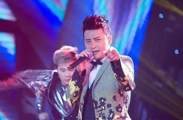 回顾陈志朋摆脱奇装异服的他细看51岁现状才知什么叫人生赢家