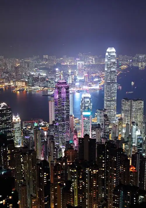 关键词: 建筑群夜晚夜景景观鸟瞰俯瞰维多利亚港维港繁华都市城市夜景