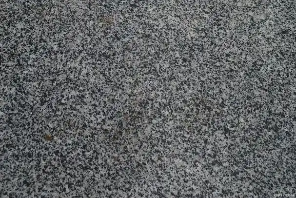 芝麻黑石材是市场上使用广泛的黑色花岗岩石材产品,不过这里要提醒