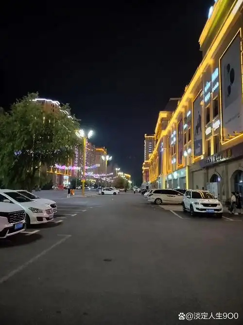 城市夜景 城市的灯光 夜晚的街道 #灯红酒绿的夜晚 ##感悟人生