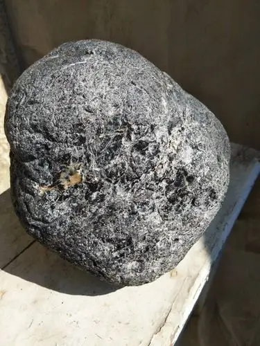 请问这是陨石吗?