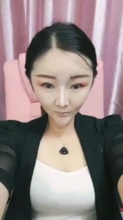 这就是整容的恐怖!女子为变美整成蛇精脸,网友:这脸都畸形了!