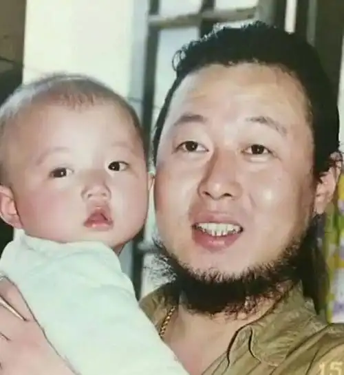 好妈妈仲小萍为儿子霍尊宁愿放弃再婚与前夫妻子亲如姐妹