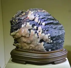 祁连山铁帽矿石