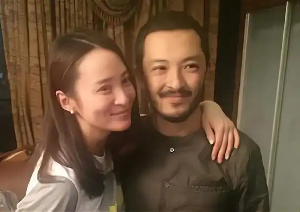 突然宣布离婚富大龙和饶敏莉结婚12年宣告结束至今仍无儿无女