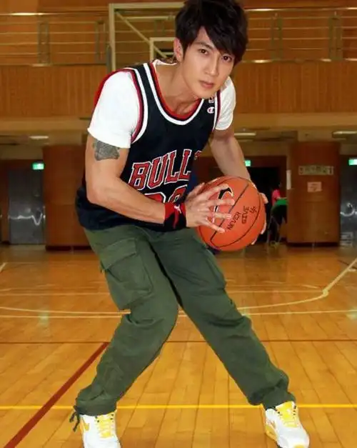 吴尊发文庆祝篮球火开播15周年##谁的青春没有一个无极尊