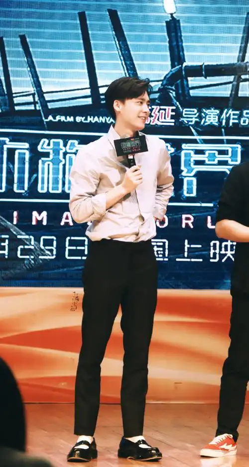 生日快乐98@李易峰    #峰启新一岁,事事常安乐#李易峰超话