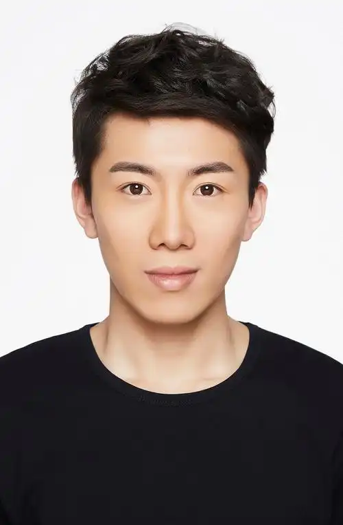 摄影师庞俊雪的写真摄影作品《最美证件照样片 庞大师肖像系统》