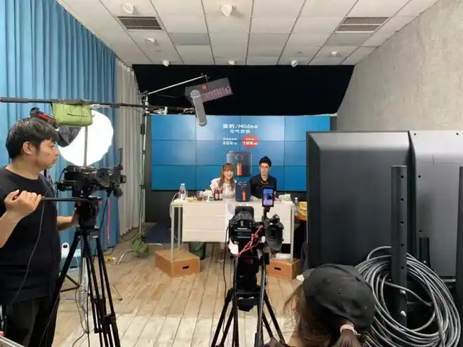 年轻人,在直播间追梦|刘耕宏|黄圣依|沈涛|蒋璐霞_网易订阅