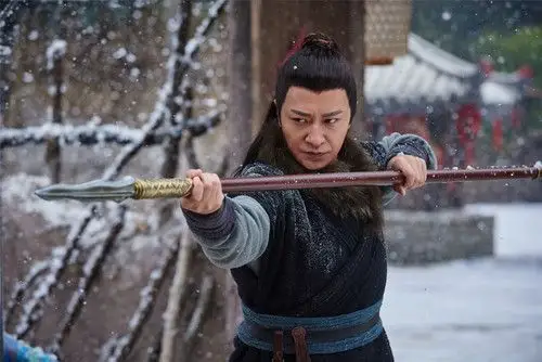 李宗翰版杨铁心登场 长枪挑帷幕致敬谢贤