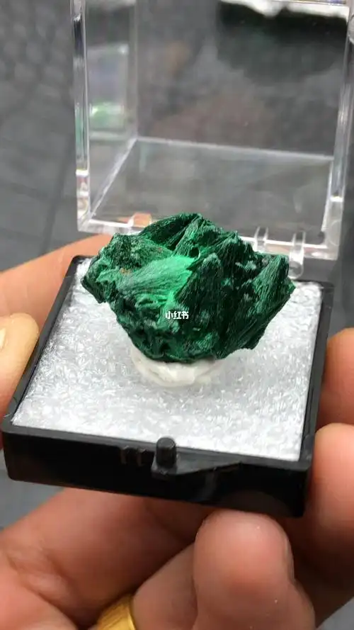 天然孔雀石矿标原石摆件