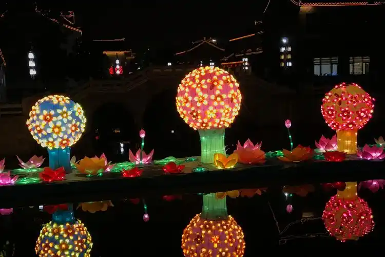 领导者在讲话中应避免以自我为中心,突出团队和员工