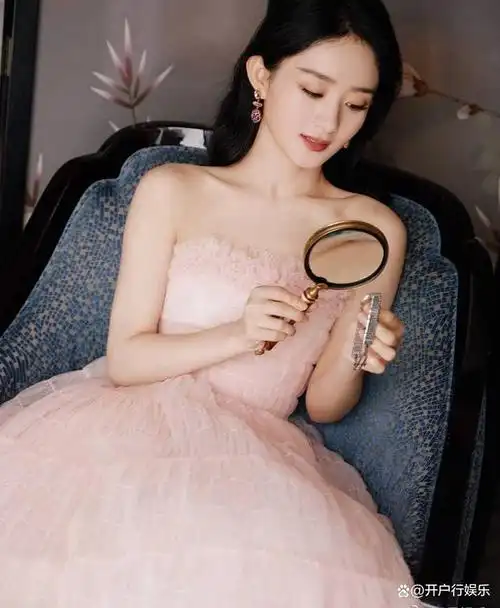 赵丽颖代言写真超靓!她貌美如花雪肤娇嫩太性感撩人