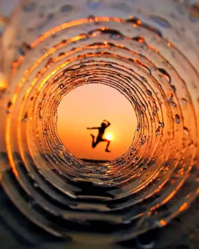 印度小哥玩错位摄影,有点意思