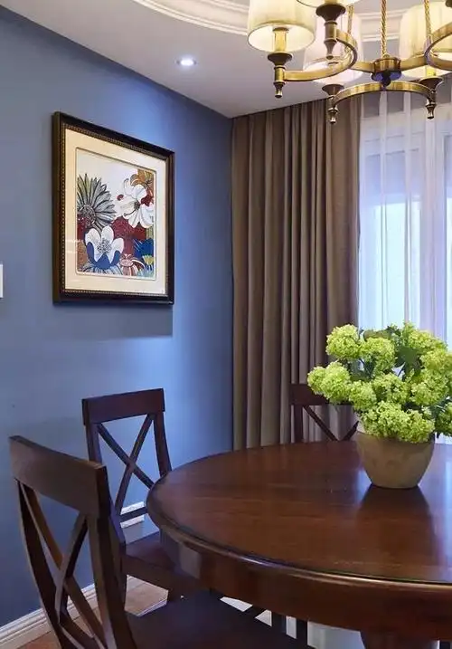 另一个是深浅咖啡色搭配,仿古挂件