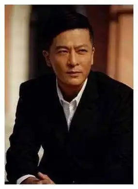 而其中,一位实力派男演员于毅就是一个闪耀的新星.